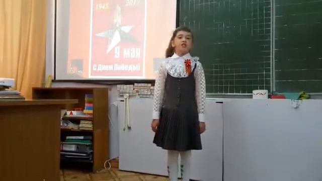 Полина Петрова читает произведение «Фронтовая медсестра»
