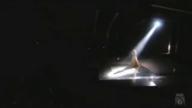 Carrie Underwood - "O Holy Night" смотреть онлайн