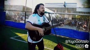 a un año sin Diego Maradona recordemos el homenaje de Yuyo Gonzalo la última voz que le canto