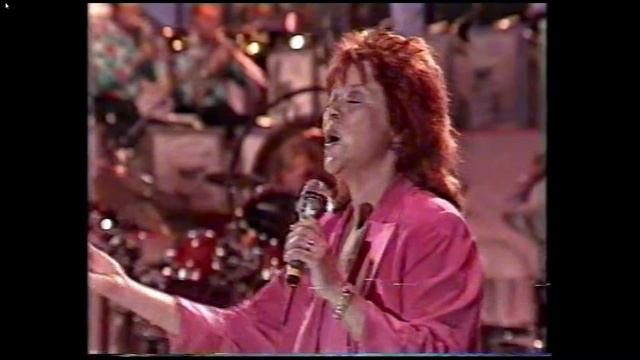 Anna Sundqvist - Med 100 Gitarrer. Tango ur operetten "Serenad" (1987) смотреть онлайн