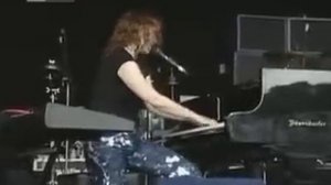 Tori Amos at Glastonbury (Tear In Your Hand)