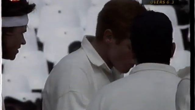 Shaun Pollock 4 wickets in 4 deliveries for Warks v Leics B & H Cup 26-04-1996 смотреть онлайн
