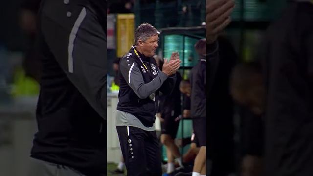 Любо Пенев оправя чимовете на стадиона в Бистрица