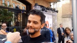 Wagner Moura & Edgar Ramirez signs autographs for TopPix