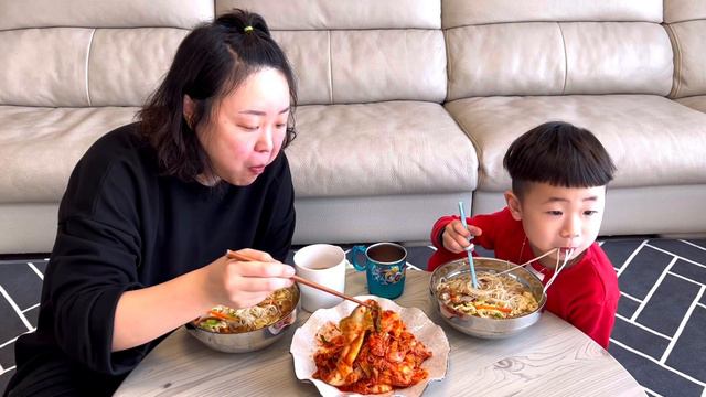 집밥먹방) 추울때는 따끈따끈한 잔치국수에 겉절이 | Home meal (Banquet Noodles, Fresh Kimchi) Mukbang
