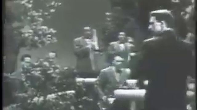 I've got a lovely bunch of coconuts (Merv Griffin) смотреть онлайн