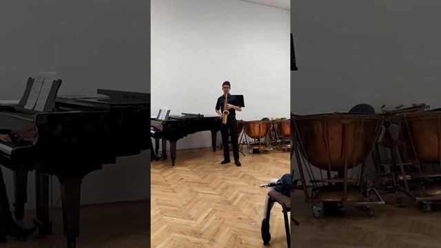 Pierre Max DUBOIS - L'ESPAGNOLE смотреть онлайн