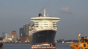 Queen Mary 2 | awesome ship horn of CUNARD cruise ship at Hamburg Port | 4K-Quality-Video