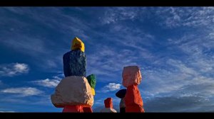 7 MAIG MOUNTAINS  @https://sevenmagicmountains.com/