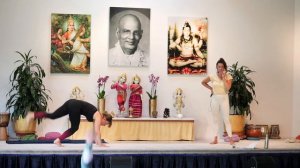 YOGA "Im Gleichgewicht" fort. Mittelstufe mit Vishnu Shakti - Yoga Vidya Live - 9:15 Uhr 04.08.2021