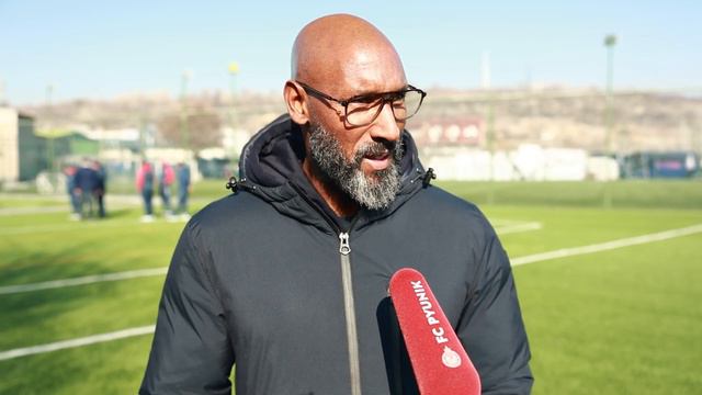 Famous French player Nicolas Anelka visits Pyunik Training Centre смотреть онлайн
