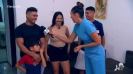 Influencer consegue acordo e vive relação com dois maridos: 'Não tenho mais depressão'