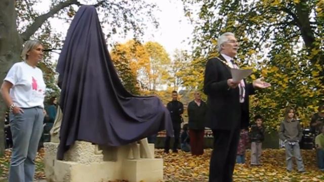 'Pigs on Parade' and King Bladud and and his Pig unveiling in Bath смотреть онлайн