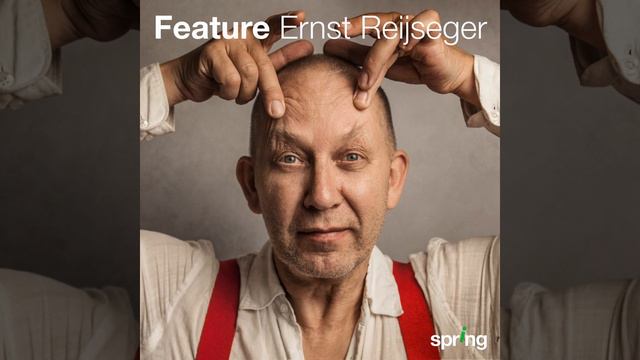 Holding Her First Balloon смотреть онлайн