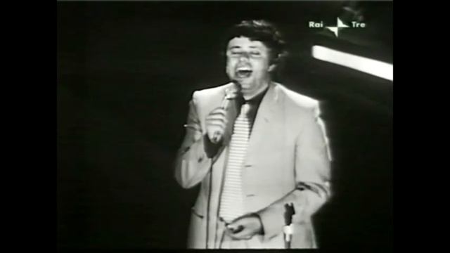 L'uomo sulla Luna in TV - 2/3 - il debutto di Paolo Villaggio смотреть онлайн