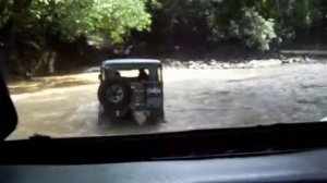 Rio Turrubares Costa Rica 4x4.