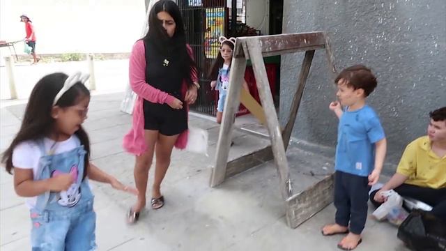 OS MENINOS POBRE DA RUA - Parte 2 A MULHER EGOISTA! смотреть онлайн