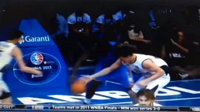 Kendrick Perkins dislocates a finger tries to fix it himself