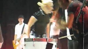 No Doubt & Shirley Manson "Stand & Deliver" FULL VIDEO Live in Concert in Los Angeles 7/27/09