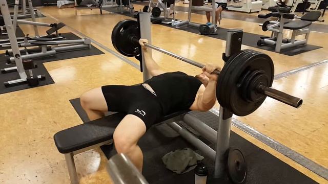 20150914 Barbell Bench Press 259 lbs / 117,5 kg x 5 Reps смотреть онлайн