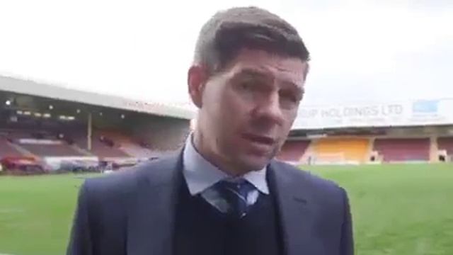Steven Gerrard reacts to Fashion Sakala performance 👏 смотреть онлайн
