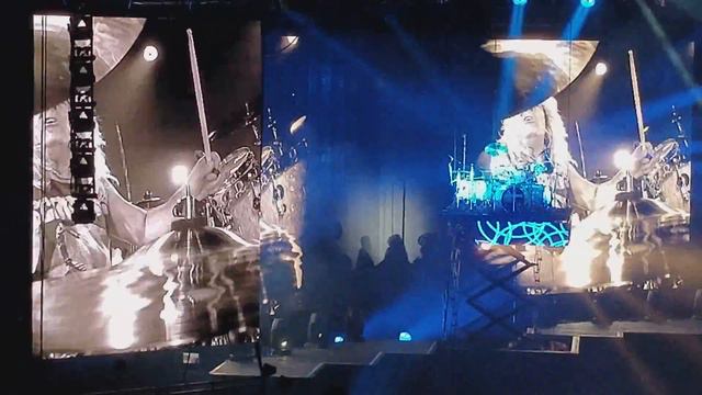 Scorpions Covering Motörhead's Overkill & Drum Solo at Madison Square Garden смотреть онлайн