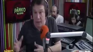 Emilio Surita esculacha Rachel Sheherazade ao vivo