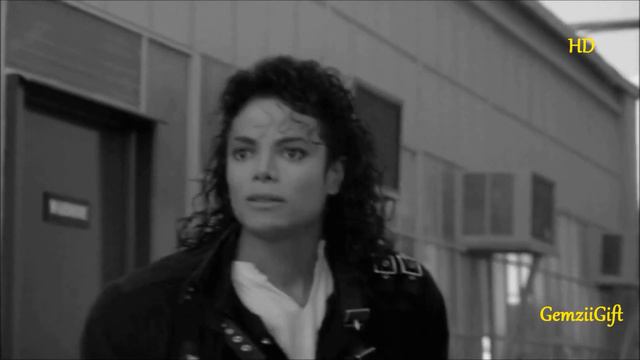 Tatiana Thumbtzen is ''so in love'' with Michael Jackson. смотреть онлайн
