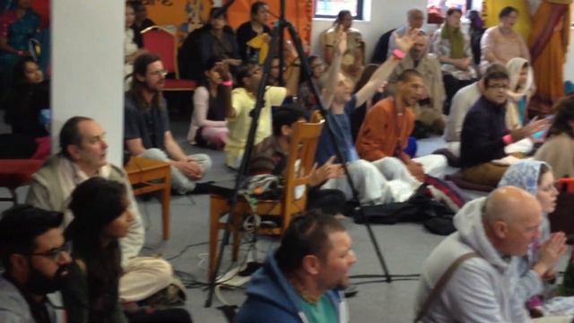Sacinandana Swami Chants Hare Krishna at Birmingham 24-Hour Kirtan Saturday Morning смотреть онлайн