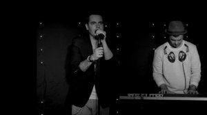 Angels - Robbie Williams Live Cover - Tom Vaughan & Barney Harwood