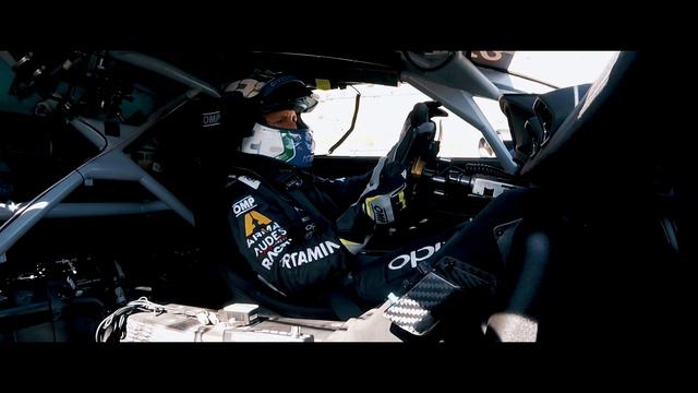 Nine-Time Motocross Champ & Le Mans Legend Team Up for Lamborghini Super Trofeo World Final! смотреть онлайн