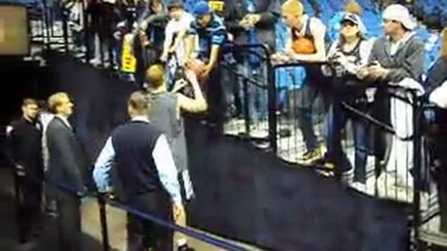 Matt Bonner Signing Autographs
