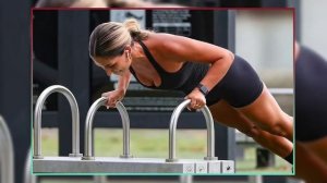 "Sara Mesa's Stunning Outdoor Workout in Sydney | Gym-Honed Figure"