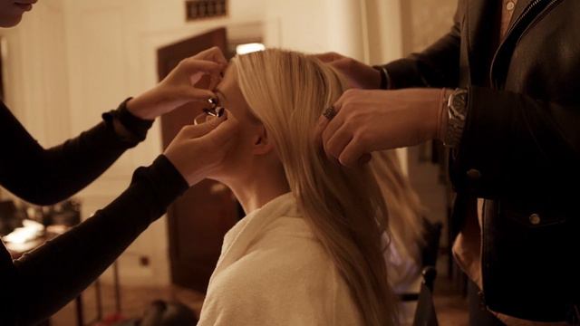 Getting Ready with Lady Amelia and Lady Eliza Spencer | Only Natural Diamonds смотреть онлайн