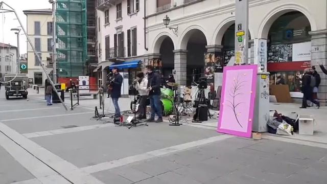 DANZA, MUSICA E POESIA ANIMANO IL CENTRO DI LECCO PER LA GIORNATA DELLA DONNA смотреть онлайн