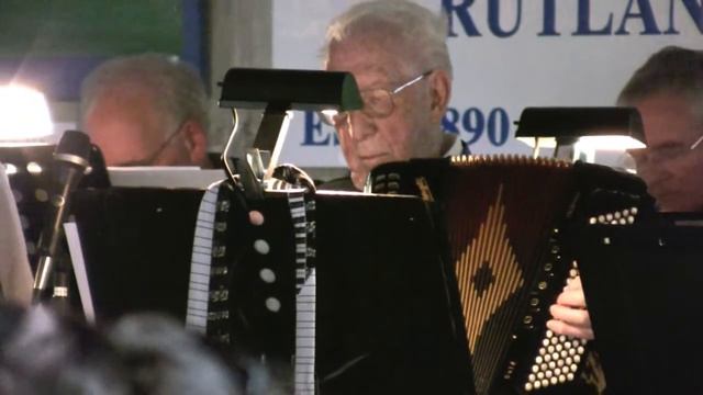 Carol's Waltz - Nils Lundin and the Central Massachusetts Accordion Club смотреть онлайн