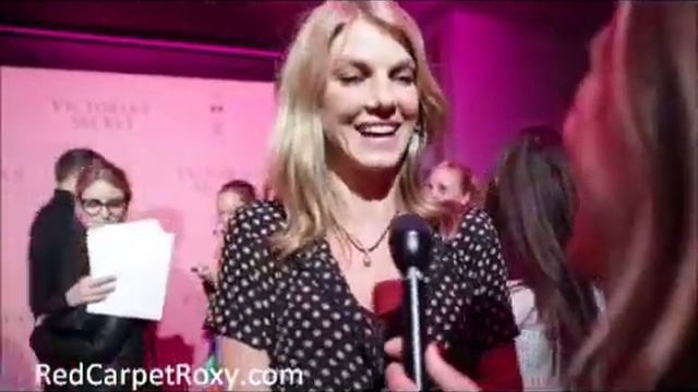 The Victoria's Secret Angels, Mena Suvari, Kym Johnson, Angela Lindvall Talk What Is Sexy смотреть онлайн
