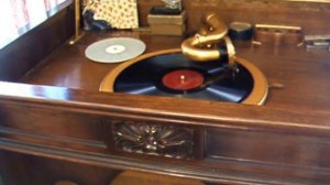 Annette Hanshaw sings Wasting My Love on You - 1930 Harmony Record