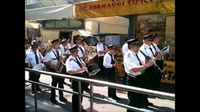 Corpo Musicale di Crescenzago - Sfilata bancarelle mercato di via Anfossi, Milano смотреть онлайн