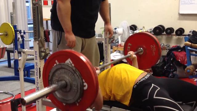 Raw benkpress, 140kg med stopp смотреть онлайн