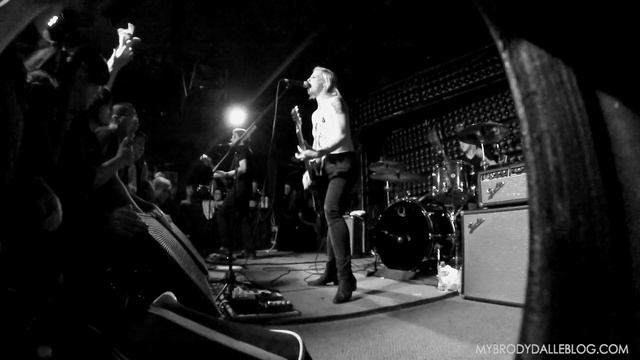 12. Coral Fang - Brody Dalle @ Casbah смотреть онлайн