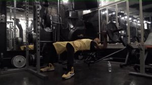 *TUTORIAL* Working your chest with Antonio William Fit using the Titan Fitness Chest Press machine.