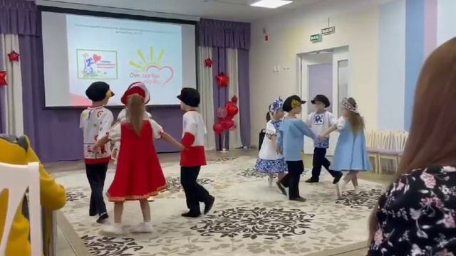 Танец «Калинка». Танцевальный коллектив «Сказка» смотреть онлайн