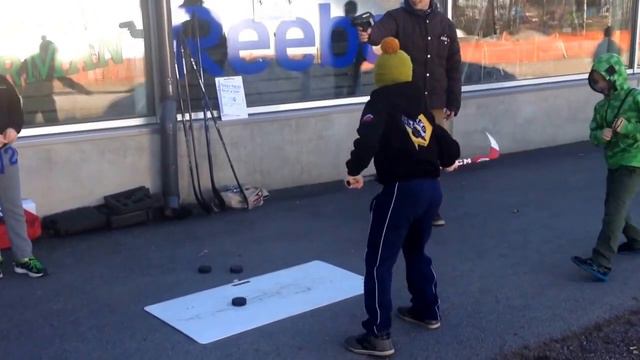 Скорость шайбы 61 км/ч!) смотреть онлайн