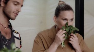 Bar Refaeli learns to cook Julien Sebbag's signature vegan and vegetarian recipes | Vogue Paris