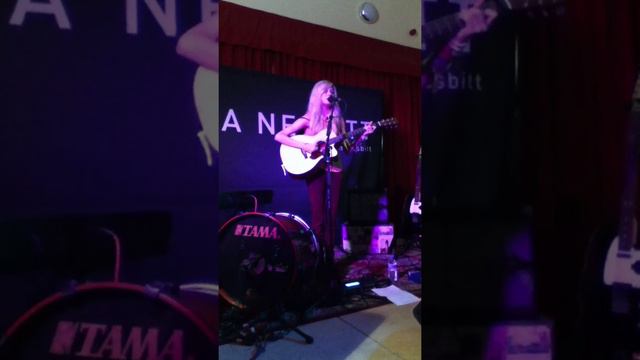 Nina Nesbitt - Noserings & Shoestrings смотреть онлайн