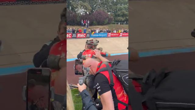 Emocionante celebracion de Sonny Colbrelli tras ganar  la París Roubaix 2021