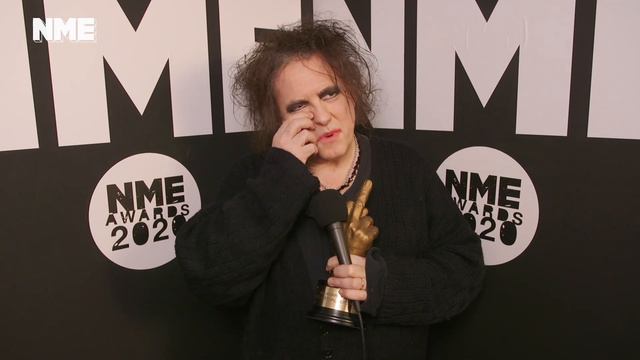 The Cure's Robert Smith gives new album update at NME Awards 2020 смотреть онлайн