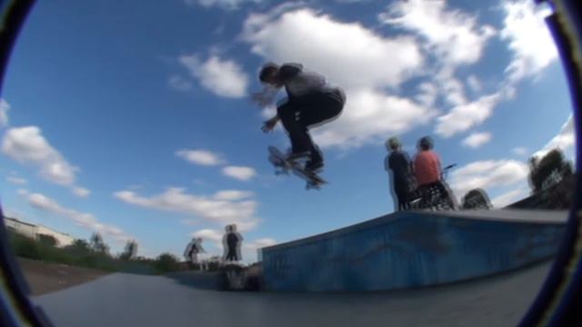 A Few Tricks With Mitch Robertom... смотреть онлайн
