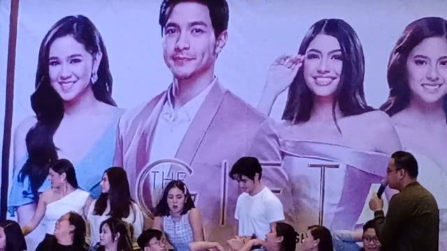 ALDEN IN SM CITY ROSARIO💕💕💕 смотреть онлайн